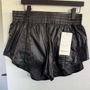 NWT Lululemon Hotty Hot High-Rise Lined Short 4" *Matte Sheen Size 12